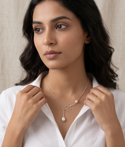 Minimal Pearl Drop Necklace